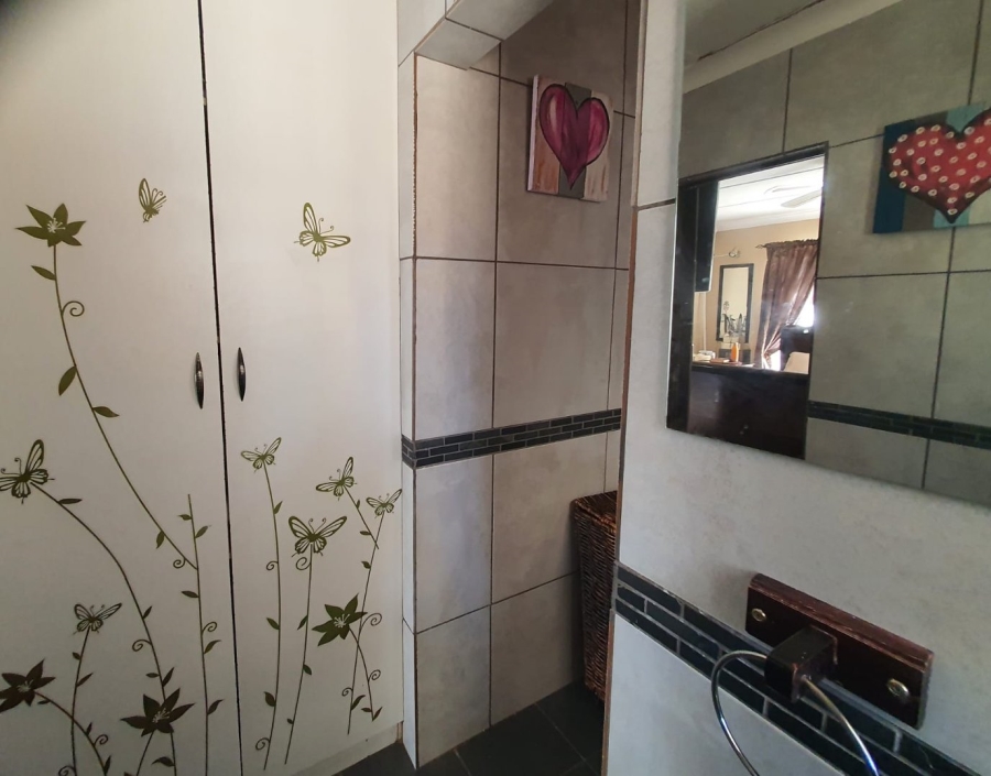 4 Bedroom Property for Sale in Generaal De Wet Free State